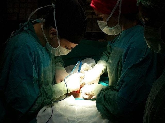 3 doctors during an operation