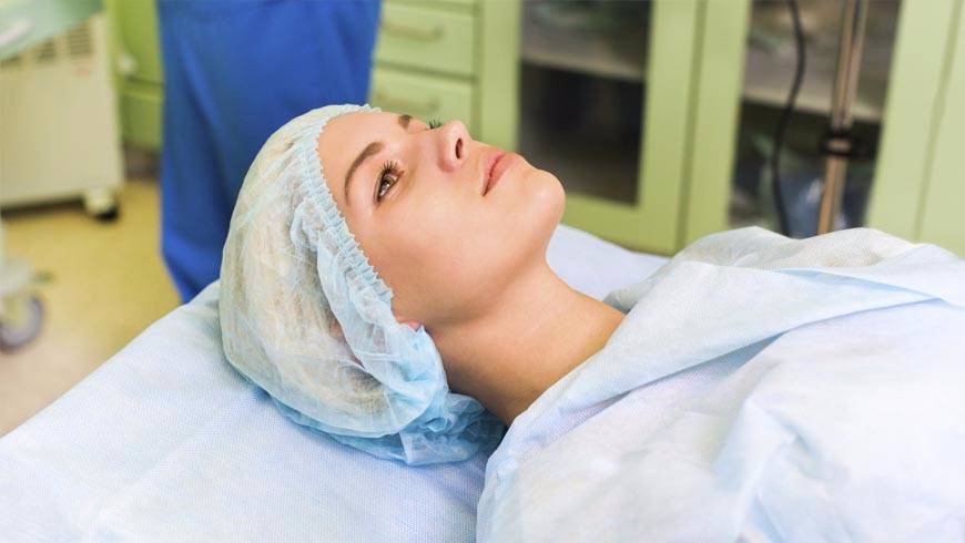 Labiaplasty - Patient lying on the treatment table